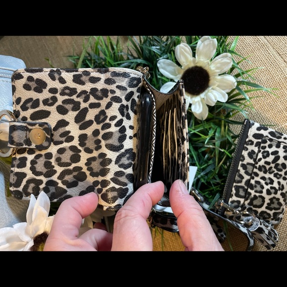 Cheetah Grey Smartphone Wallet - Picture 6 of 7